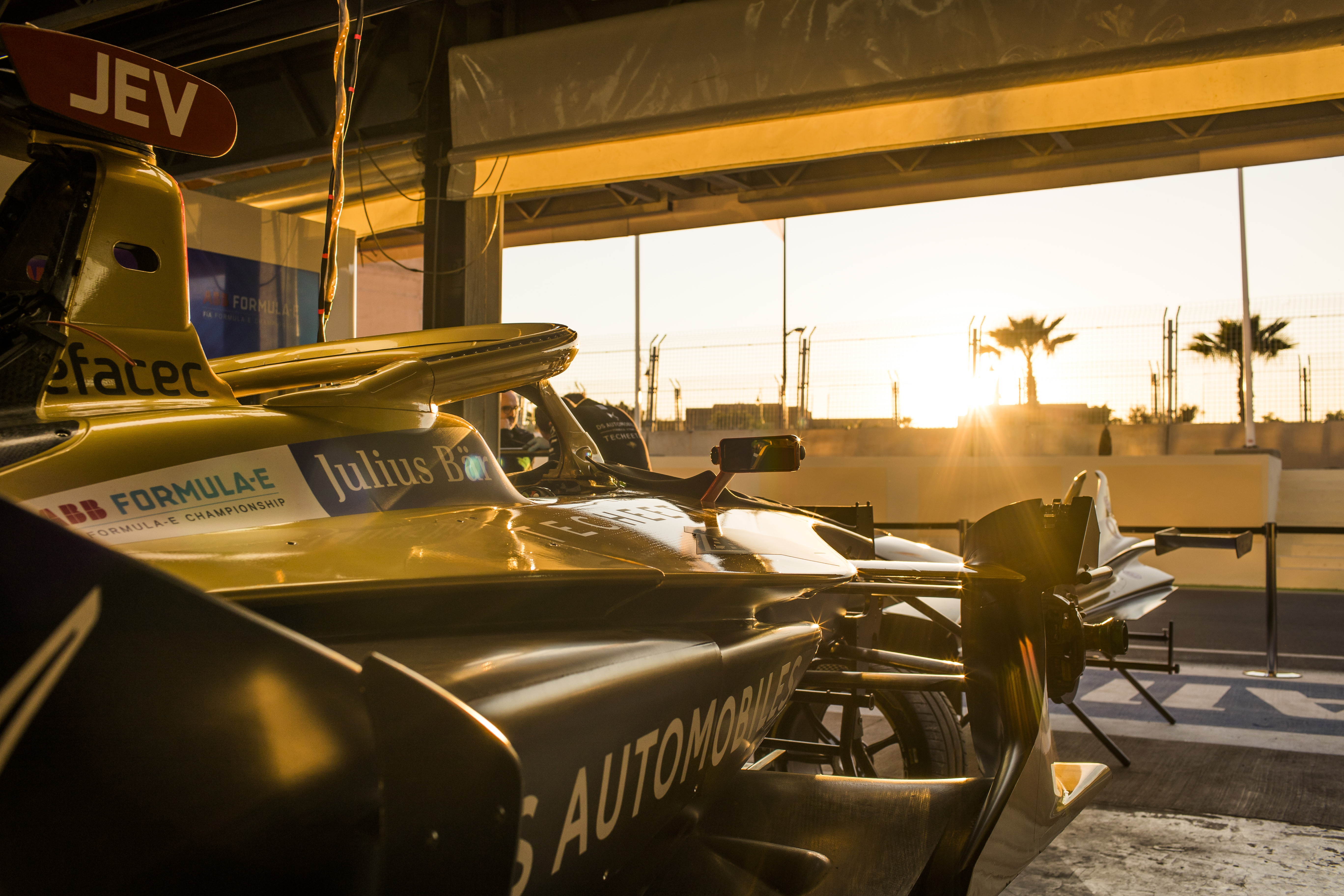 André DS TECHEETAH El piloto de desarrollo, James Rossiter presentó los autos de carrera DS E-TENSE FE19 junto con Tatiana Calderón.