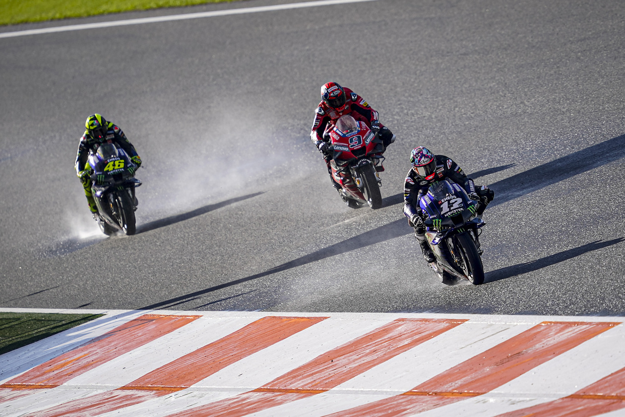 MONSTER ENERGY YAMAHA MOTOGP LIMBER UP PARA VALENCIA ROUND 2