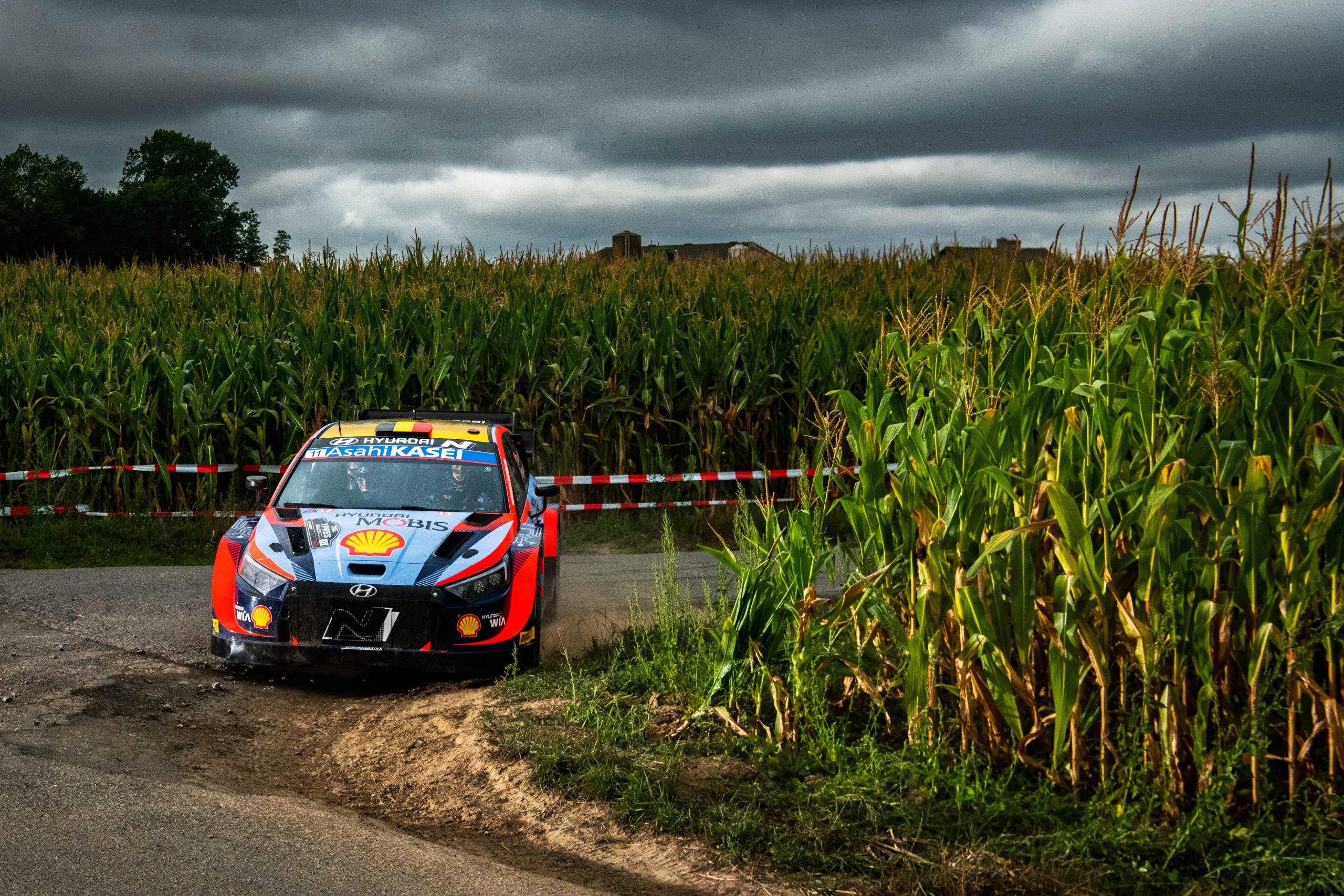 Gritty Neuville sube al liderato del viernes en Bélgica