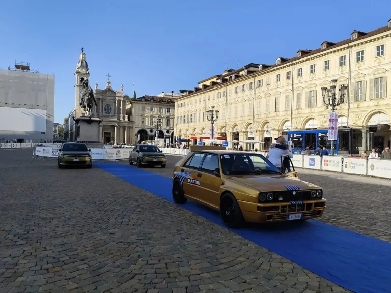 130 Lancia Deltas en Turín con Miki Biasion