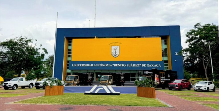 GML y JAC México donan dos X350 a la UABJO para fortalecer su operación